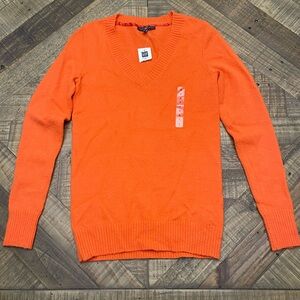 GAP Women's V-Neck Sweater in Vibrant Orange